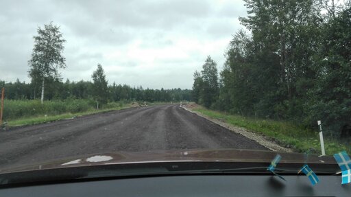 Remontowana droga na Łotwie w kierunku na Narve. Szuter...