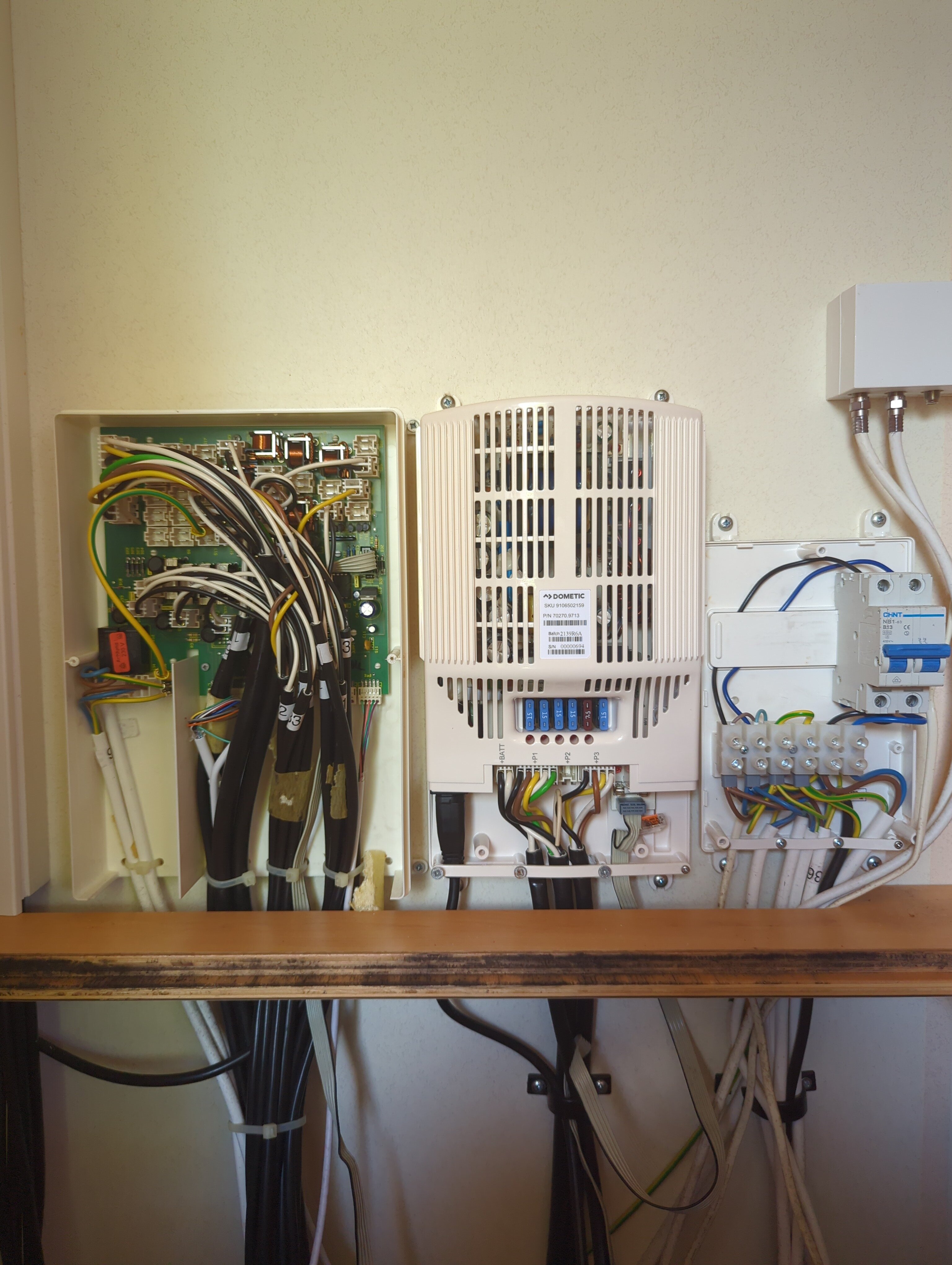 Podłączenie akumulatora przyczepa Hobby540 - Elektryka i elektronika ...